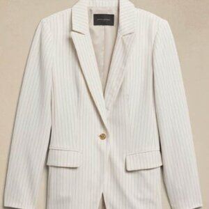 Sculpted Suit Blazer in White Stripe